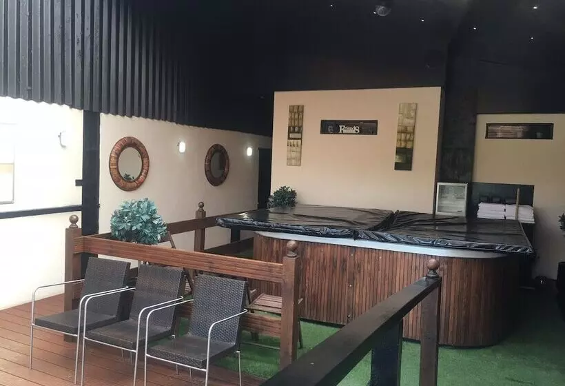 Maaseutuhotelli Suffolk Retreats For Up To 24 Guests With Hot Tub