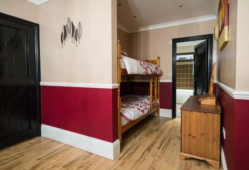 Maaseutuhotelli Suffolk Retreats For Up To 24 Guests With Hot Tub