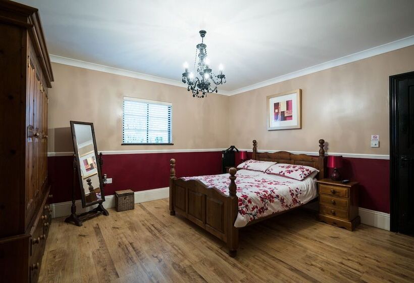 乡村酒店  Suffolk Retreats For Up To 24 Guests With Hot Tub