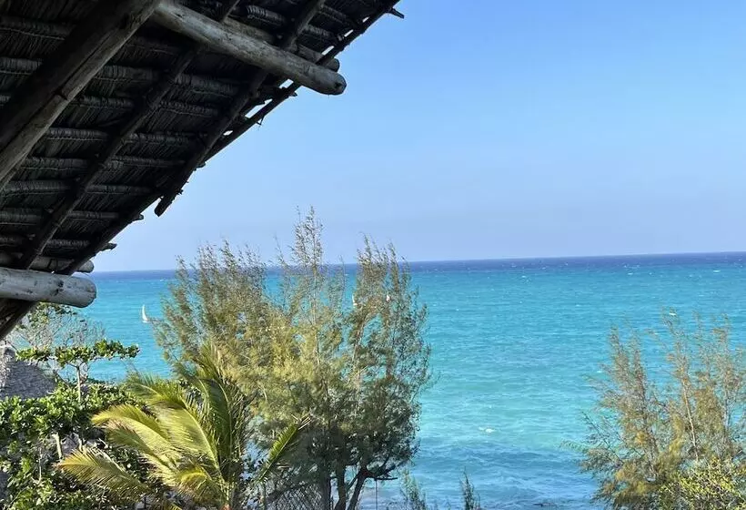 Hotelli Sazani Beach Lodge