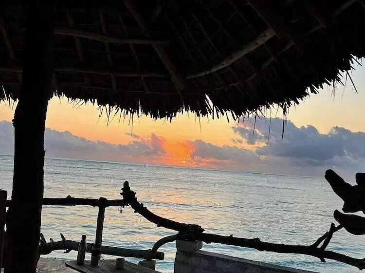 Hotelli Sazani Beach Lodge