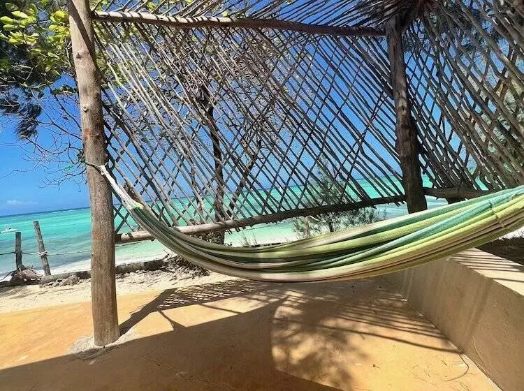 Hotelli Sazani Beach Lodge