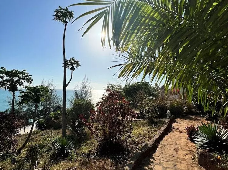 Hotelli Sazani Beach Lodge