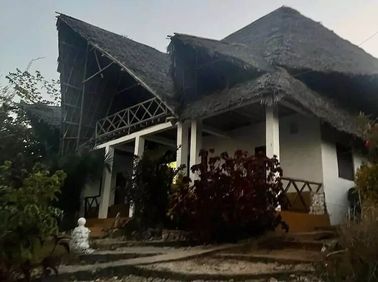 Hotelli Sazani Beach Lodge