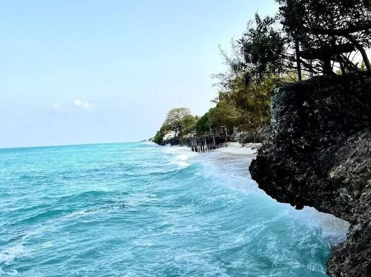 Hotelli Sazani Beach Lodge