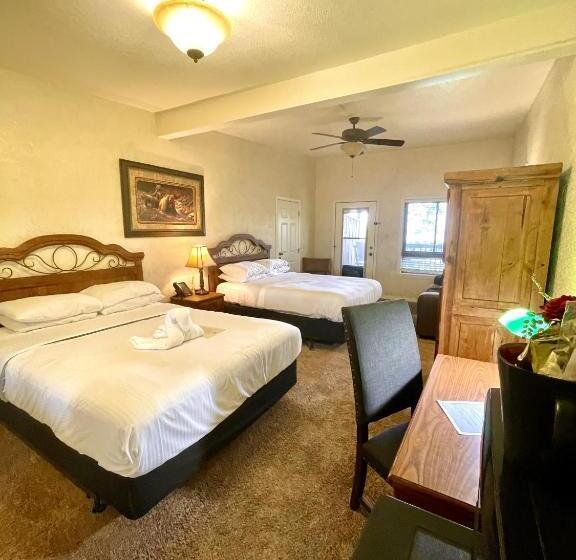 Lake View Queen Guest Room With Two Queens, Sleeper Sofa And Patio Overlooking Lake Ouachita,