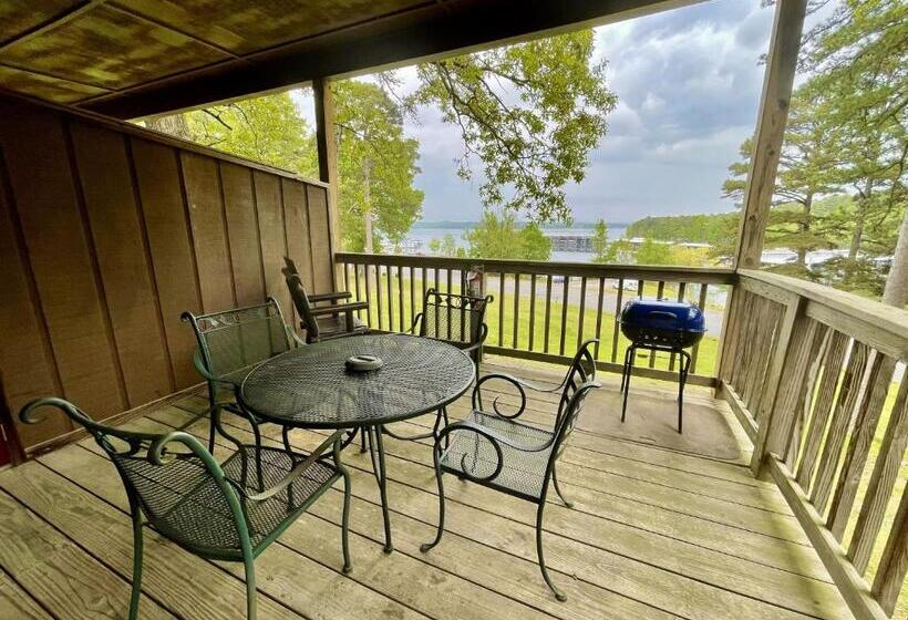 Lake View Queen Guest Room With Two Queens, Sleeper Sofa And Patio Overlooking Lake Ouachita,
