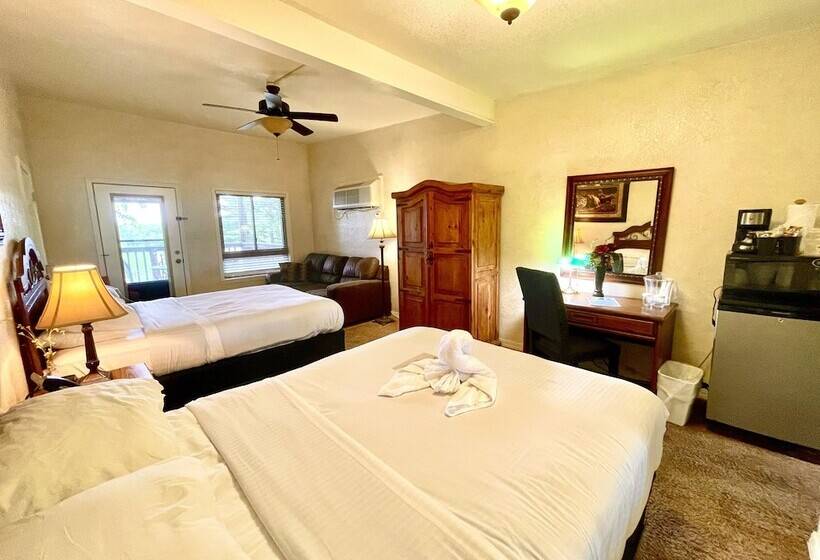 Lake View Queen Guest Room With Two Queens, Sleeper Sofa And Patio Overlooking Lake Ouachita,