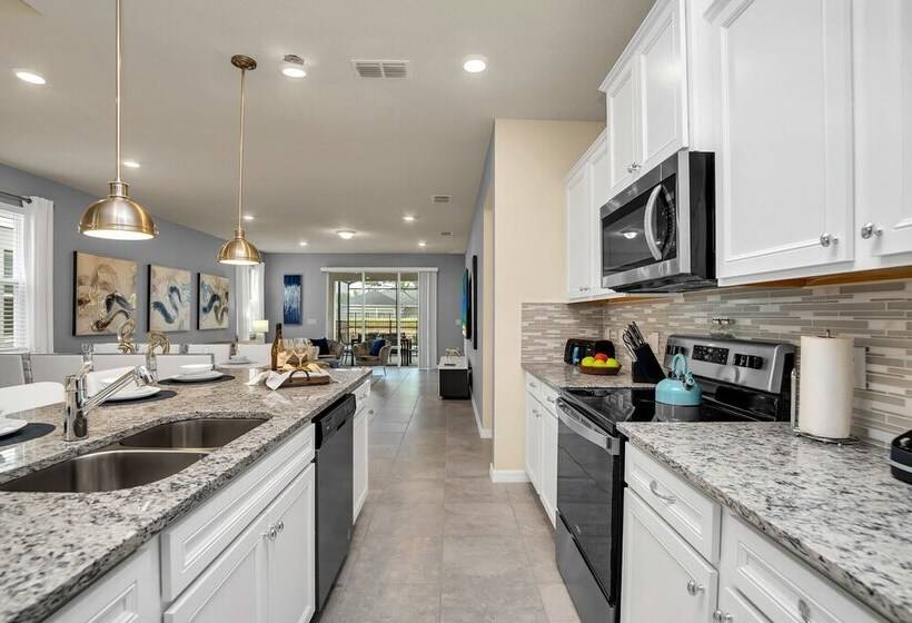 Magical Themed Villa In Windsor Isalnd