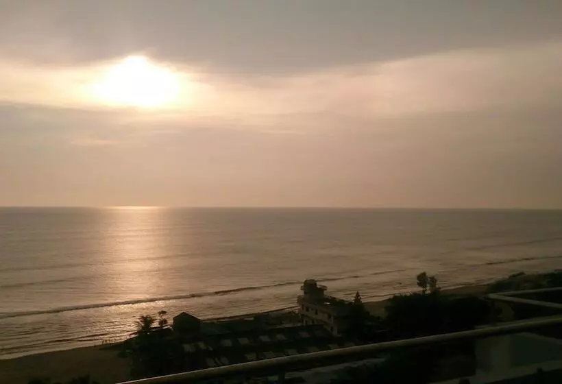 Neeshorgo Hotel And Resort Ltd