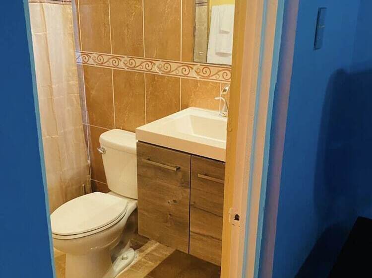 پانسیون Blissett Apts Your  Home Away From Home