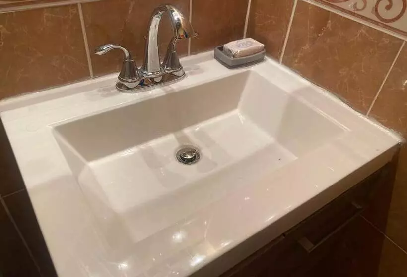 پانسیون Blissett Apts Your  Home Away From Home