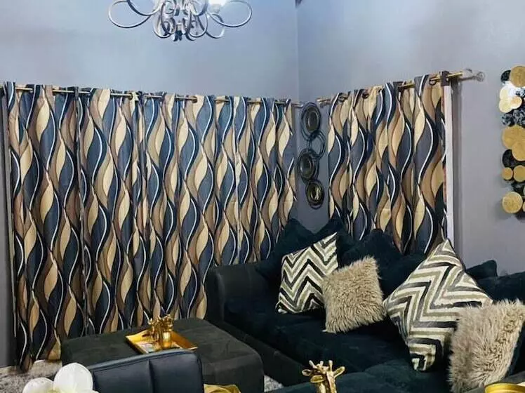 پانسیون Blissett Apts Your  Home Away From Home