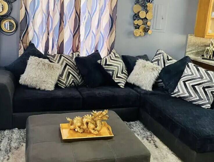 پانسیون Blissett Apts Your  Home Away From Home