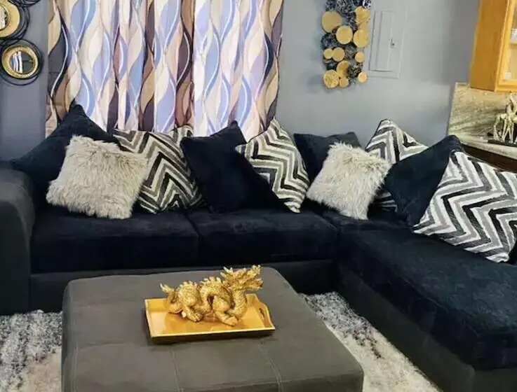 پانسیون Blissett Apts Your  Home Away From Home