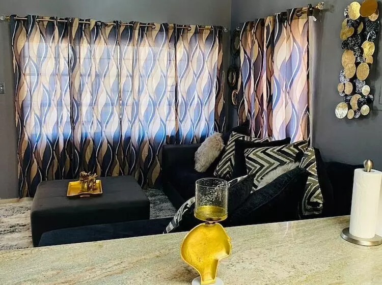 پانسیون Blissett Apts Your  Home Away From Home