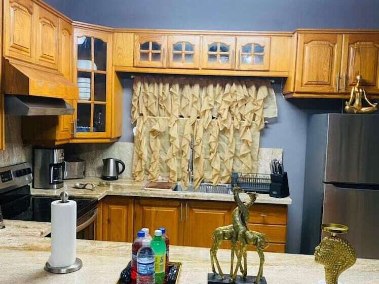 پانسیون Blissett Apts Your  Home Away From Home