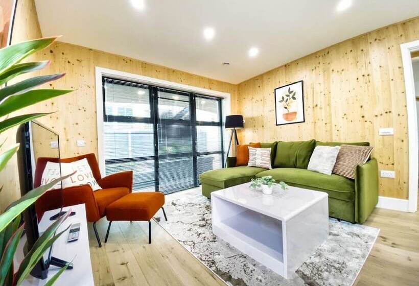 펜션 Green Mews Houses With Free Parking By My Getaways