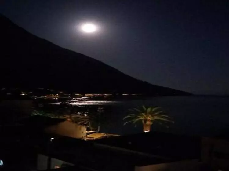 Majatalo Rooms Providenca