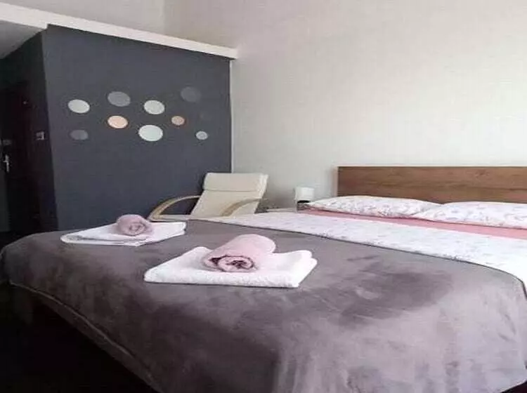 Majatalo Rooms Providenca