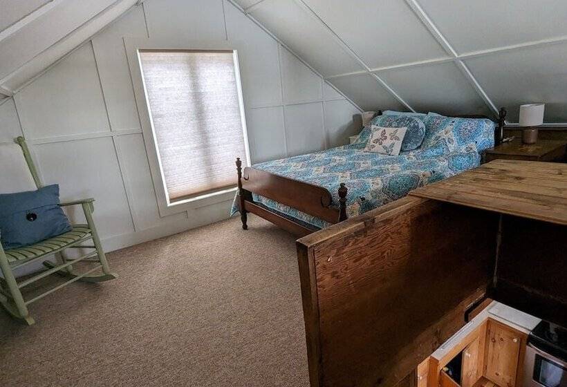 Pond View Cabin Rustic Two Bedroom Loft, A Short Drive To Chittenden Reservoir, Killington & Rutland