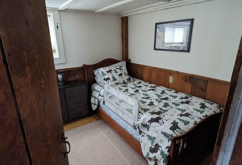 Pond View Cabin Rustic Two Bedroom Loft, A Short Drive To Chittenden Reservoir, Killington & Rutland