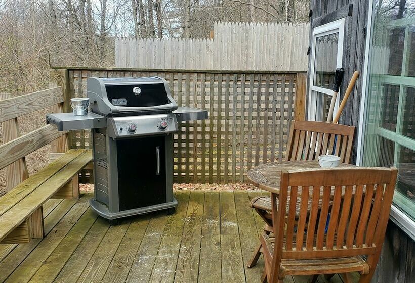 Pond View Cabin Rustic Two Bedroom Loft, A Short Drive To Chittenden Reservoir, Killington & Rutland