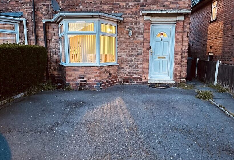 레지던스 Inviting 3  Bed House In Birmingham