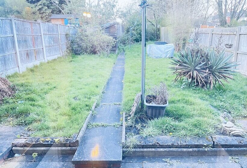 레지던스 Inviting 3  Bed House In Birmingham