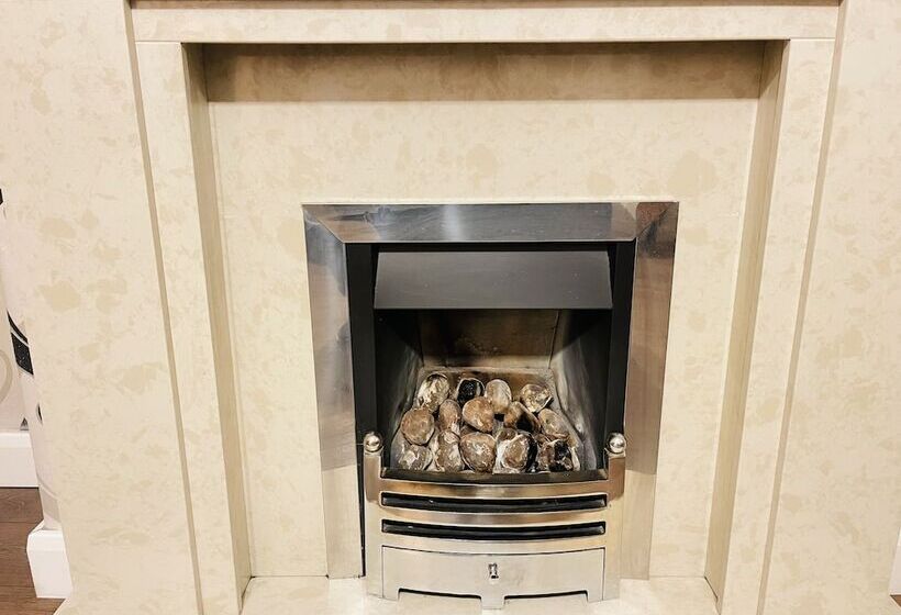 레지던스 Inviting 3  Bed House In Birmingham