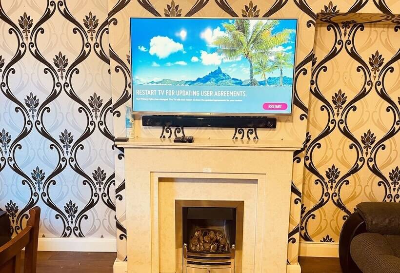 레지던스 Inviting 3  Bed House In Birmingham