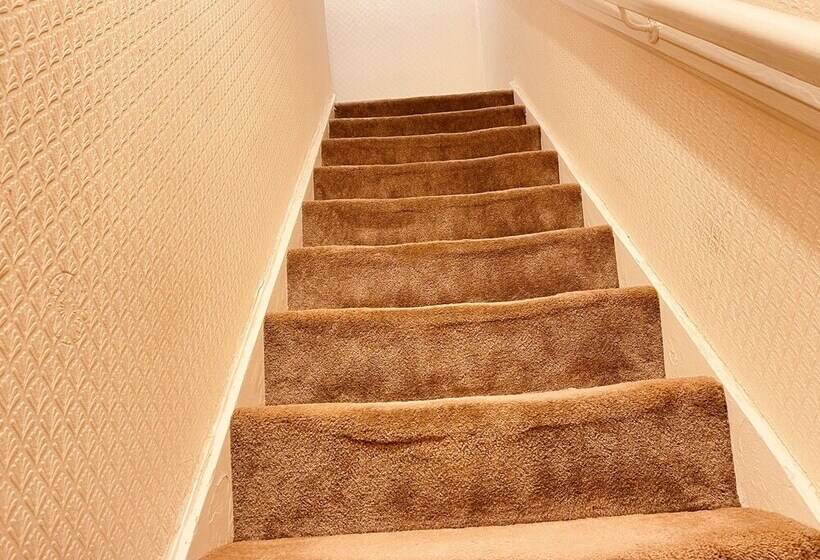 레지던스 Inviting 3  Bed House In Birmingham