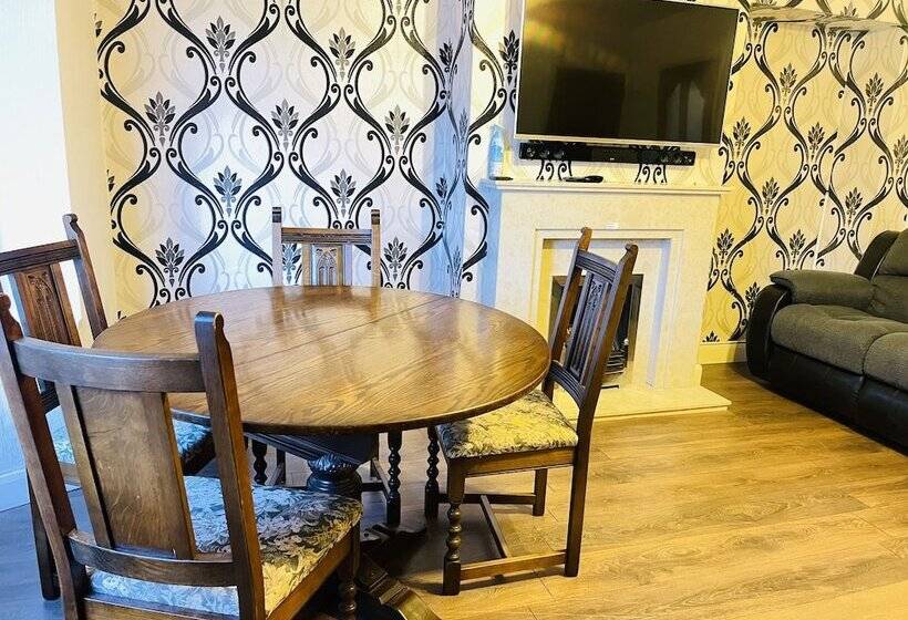 레지던스 Inviting 3  Bed House In Birmingham