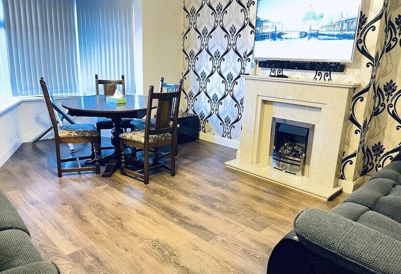 레지던스 Inviting 3  Bed House In Birmingham