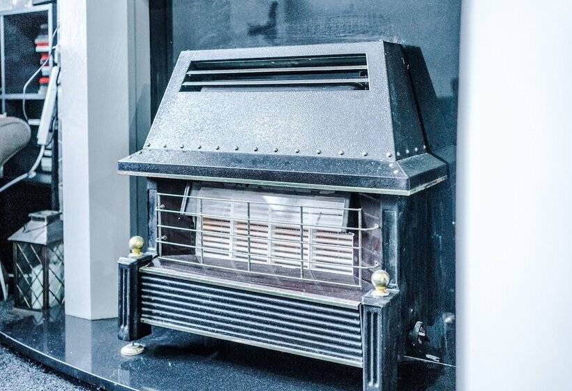 اقامتگاه Stunning Three Bed House In Bradford