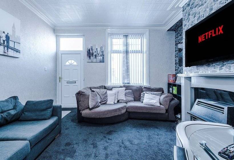 اقامتگاه Stunning Three Bed House In Bradford
