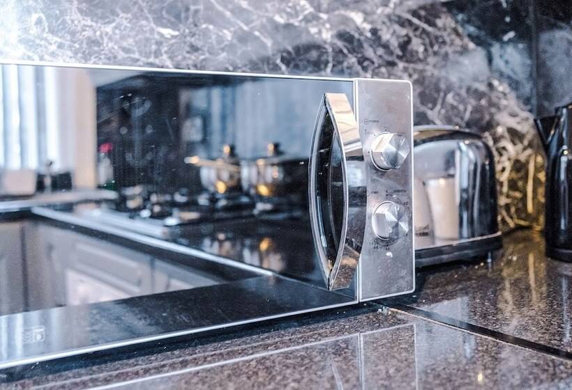 اقامتگاه Stunning Three Bed House In Bradford