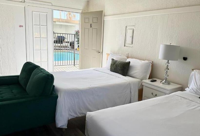 منتجع Paradise Hot Springs