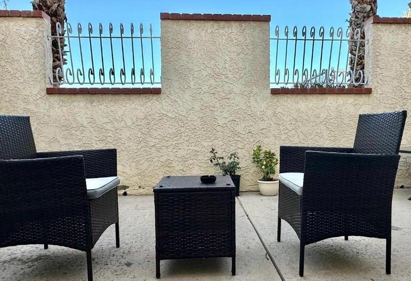 منتجع Paradise Hot Springs