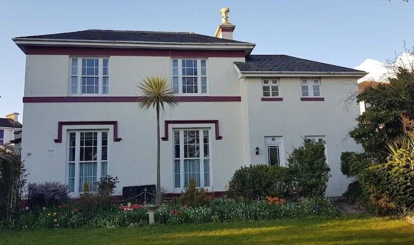 Rose Court Holiday Apartments