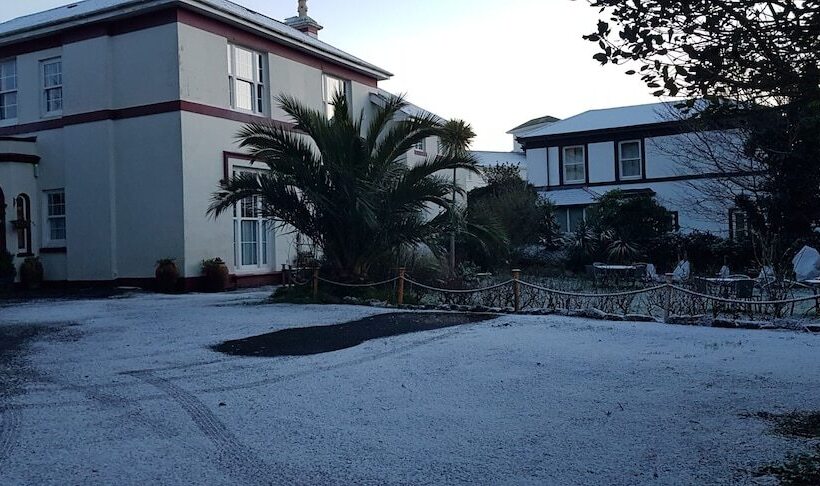 Rose Court Holiday Apartments