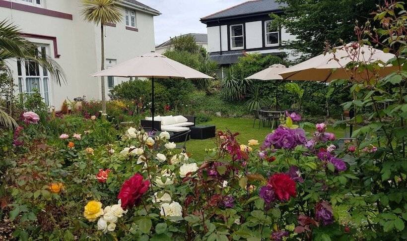 Rose Court Holiday Apartments