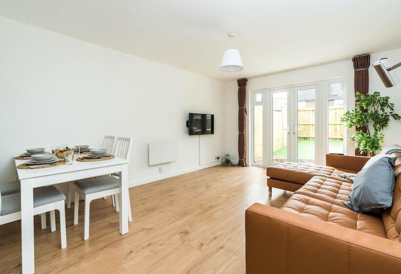 Sleek And Stylish 2bd Home With A Garden Anerley