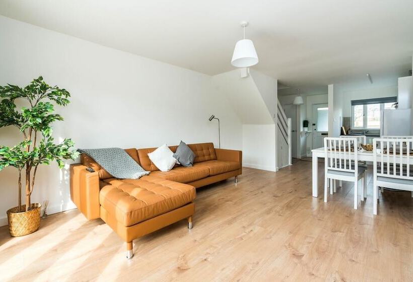 Sleek And Stylish 2bd Home With A Garden Anerley