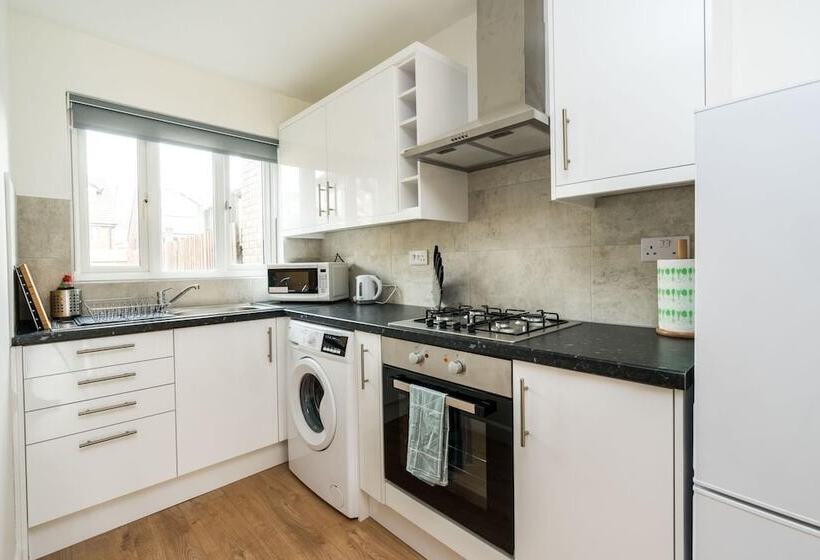 Sleek And Stylish 2bd Home With A Garden Anerley