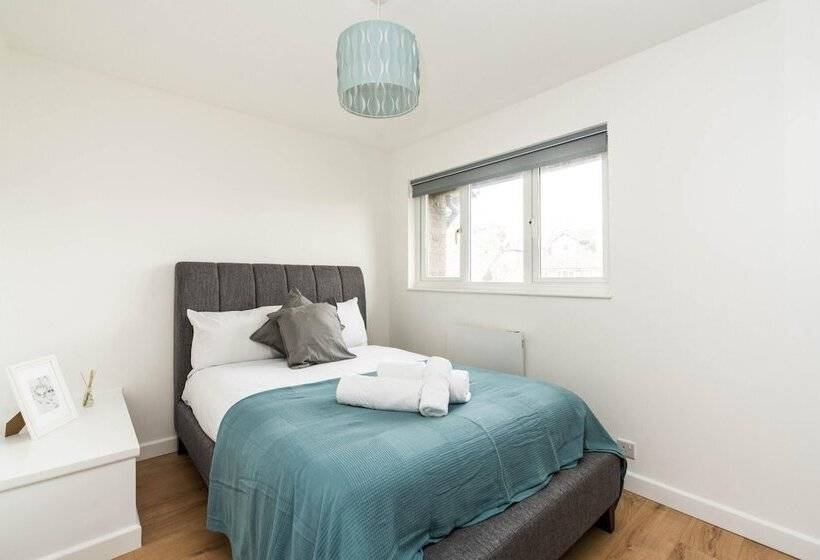 Sleek And Stylish 2bd Home With A Garden Anerley