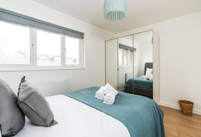 Sleek And Stylish 2bd Home With A Garden Anerley