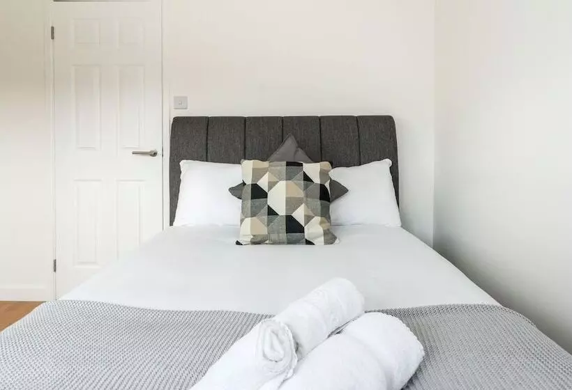 Sleek And Stylish 2bd Home With A Garden Anerley