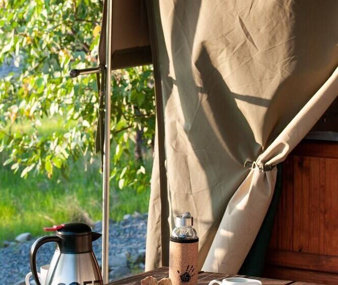 هتل Etosha Safari Camp, Etosha National Park, Namibia