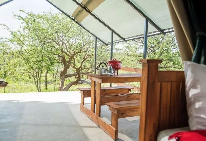 هتل Etosha Safari Camp, Etosha National Park, Namibia